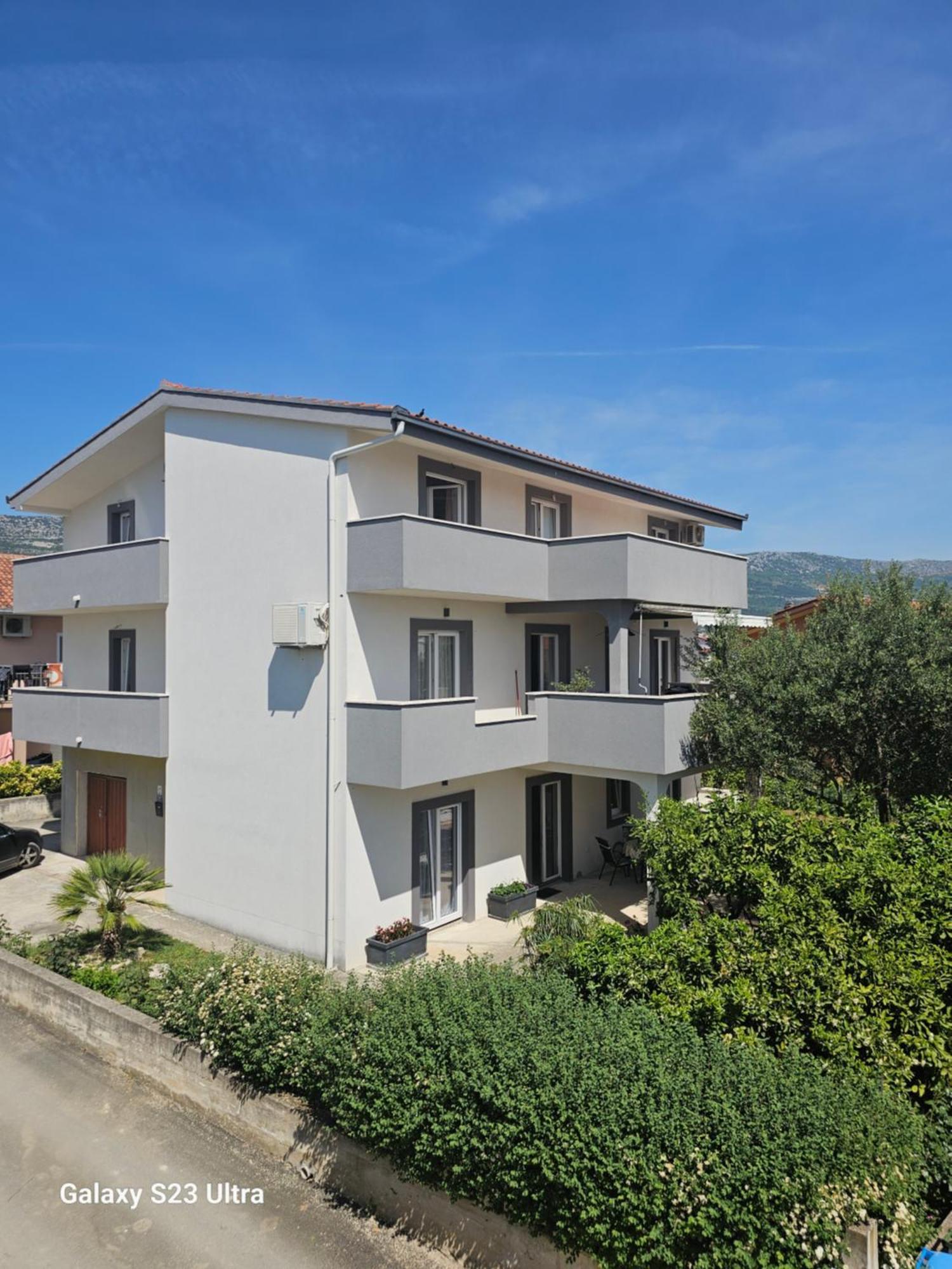 Apartmani Dianna Kastela Exterior photo